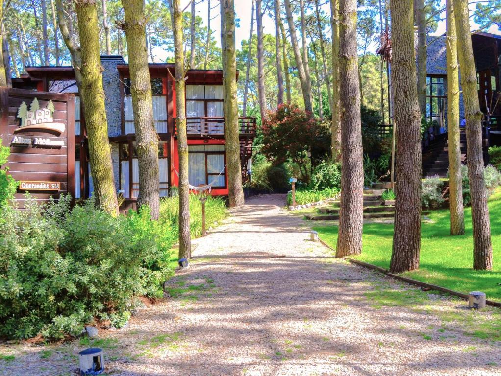 Altos Medanos Cabañas & Club de Bosque