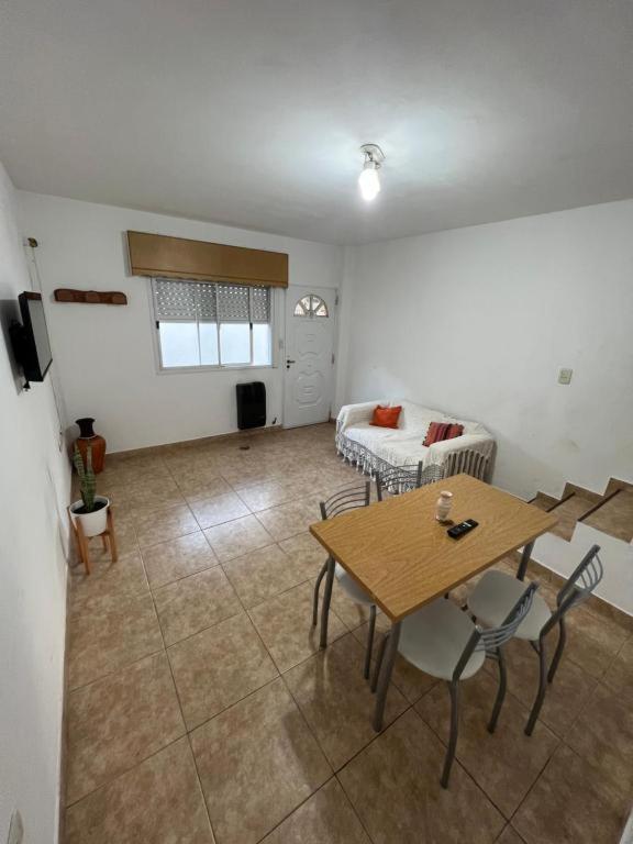 Casa 4 ambientes en Lanus Centro con patio