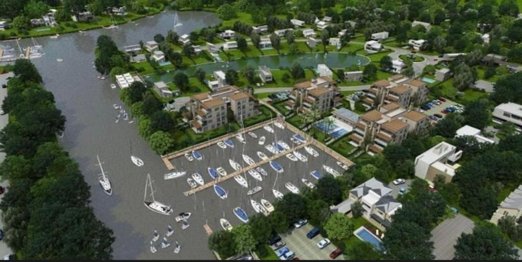 Increíble apartamento en barrio cerrado con salida al río !