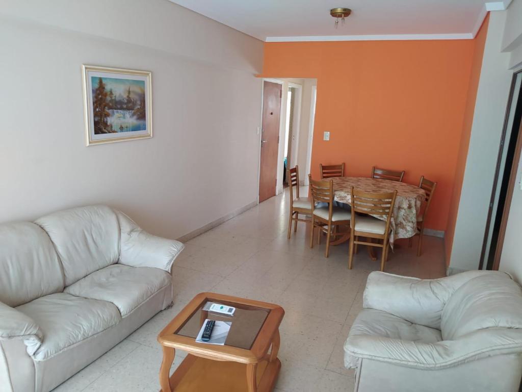 Departamento en Mar del Plata, excelente ubicación, pleno centro, 3 habitaciones, solo grupo familiar, no se permiten grupo de jóvenes