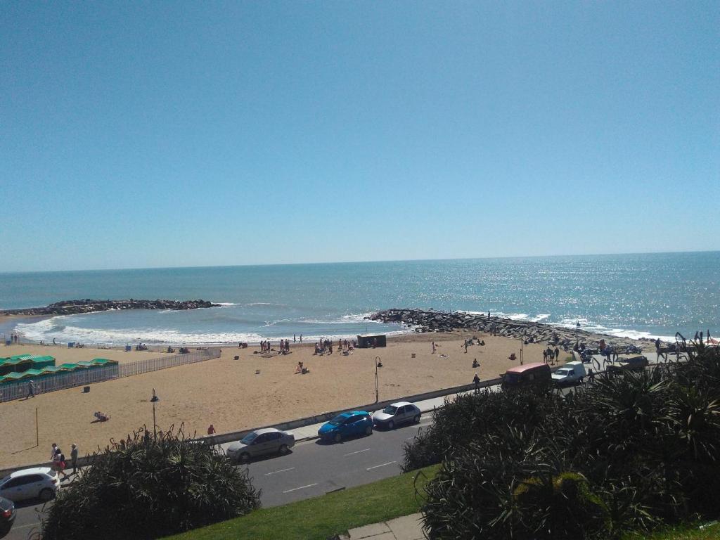 Depto a pocos metros del mar