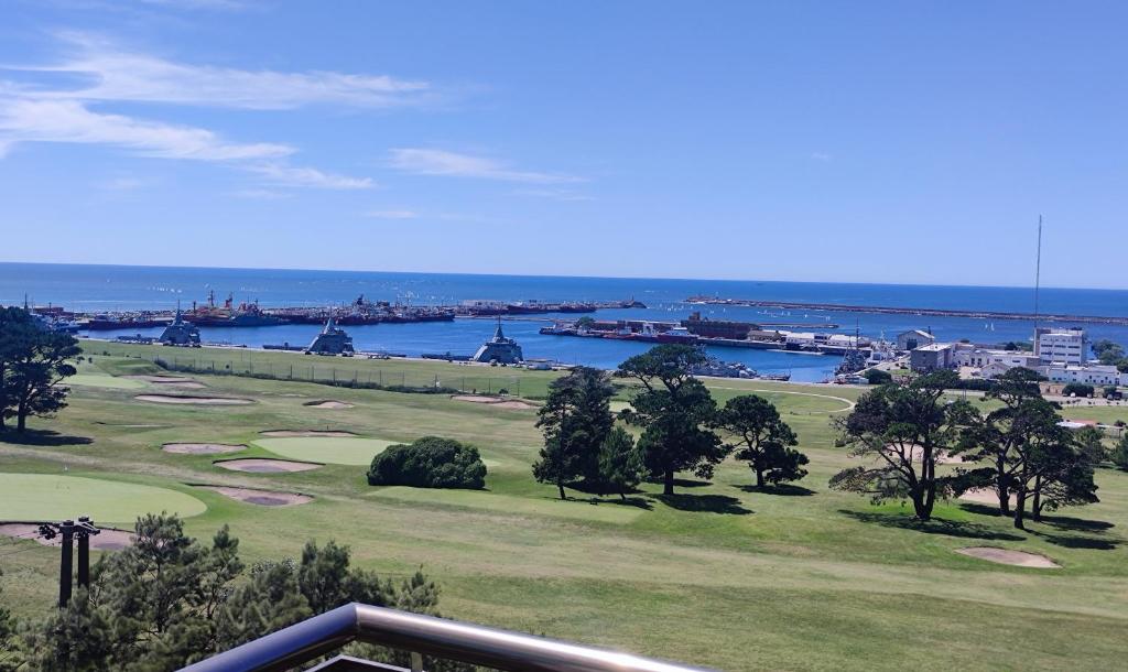 Excelente Vista al Golf y al Mar