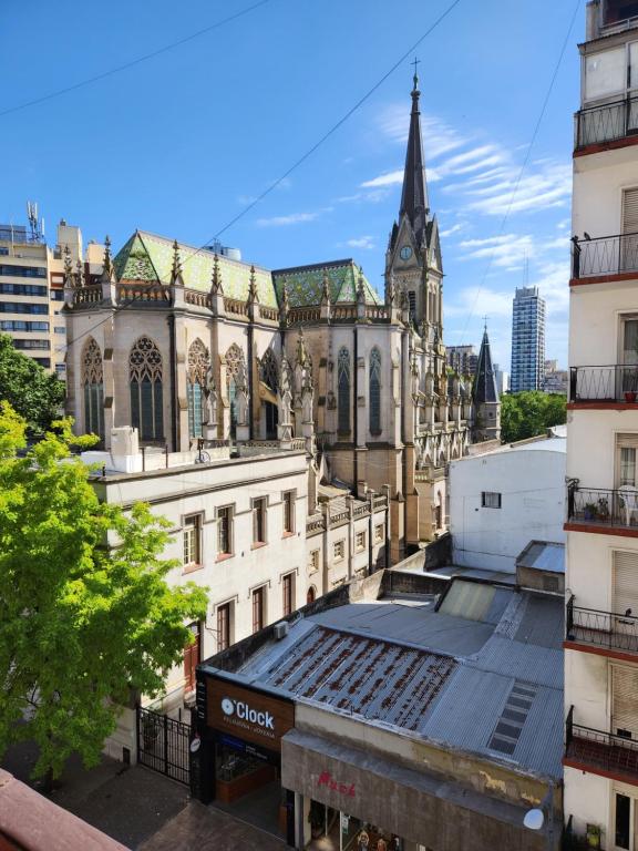 Hermoso ambiente con cochera frente a la Catedral wifi