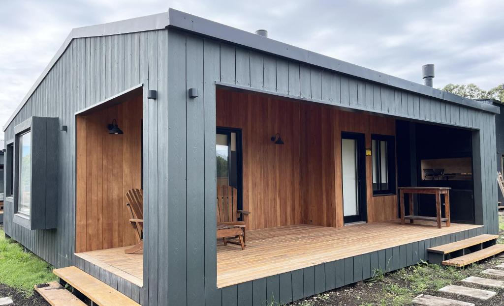 Casa en chapa a estrenar a dos cuadras de Cruz del Sur - Landhouses Casa Paraiso - HOLA SUR