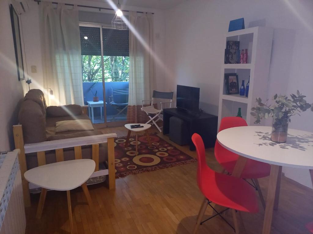 DEPARTAMENTO a PASOS del CENTRO, BARRIO NORTE, 4 PERSONAS