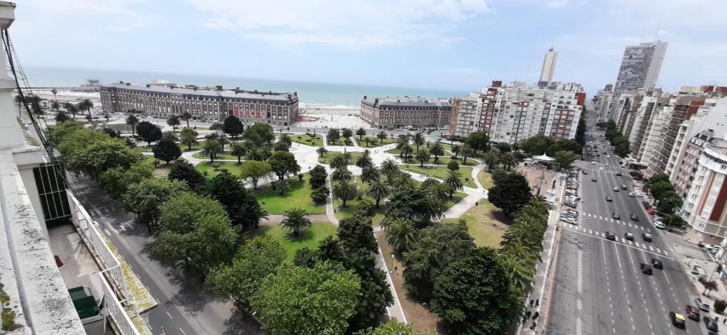 EN EL CORAZON DE LA FELIZ Excelente departamento con estacionamiento gratuito privado y vista al mar!! 3 AMBIENTES